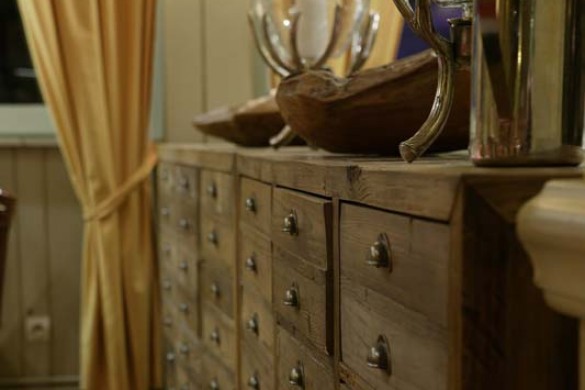 Chalet The Lodge int drawers feature, Val D'Isere