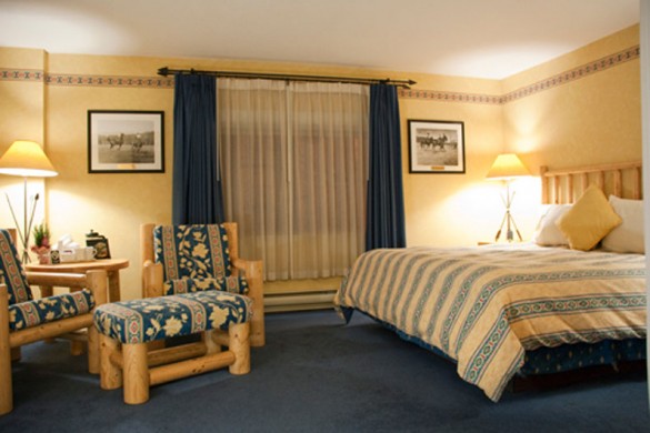 Brewster's Mountain Lodge, bed, Banff & Lake Louise