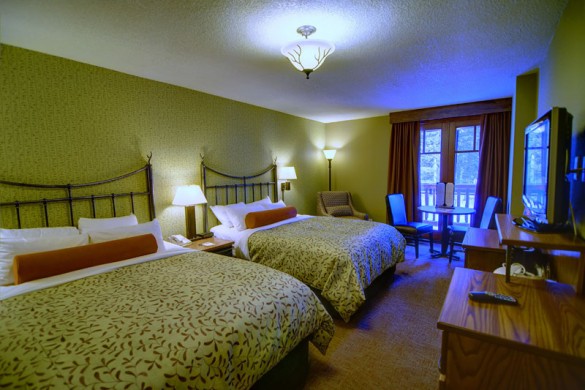 Caribou Lodge, bed, Banff & Lake Louise