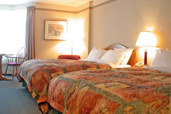 Caribou Lodge, bed, Banff & Lake Louise
