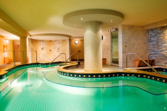 Caribou Lodge, pool, Banff & Lake Louise
