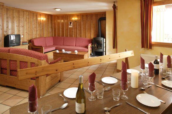 Chalet Abricot dining, Val Thorens