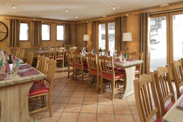 Chalet Aigle dining, Tignes