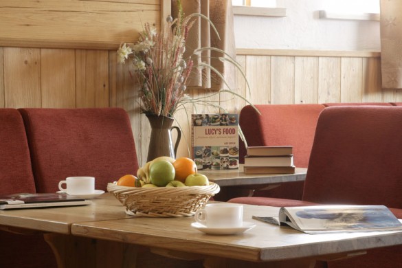 Chalet Aigle lounge close up, Tignes