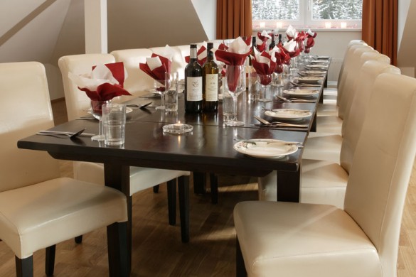 Chalet Altepost table, St Anton