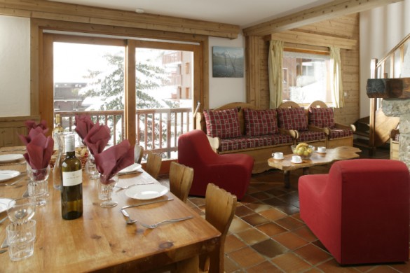 Chalet Andre dining, Meribel