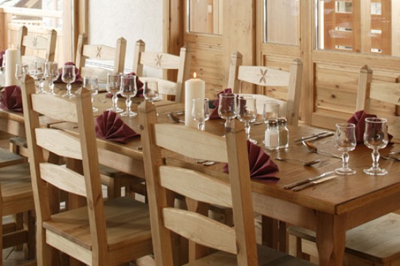 Chalet Annapurna II dining close up, Tignes