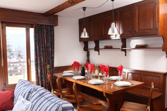 Chalet Arcades dining, Verbier