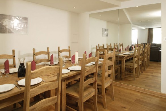 Chalet Iseran dining, Val D'Isere