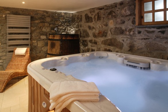 Chalet La Ferme hot tub, Meribel