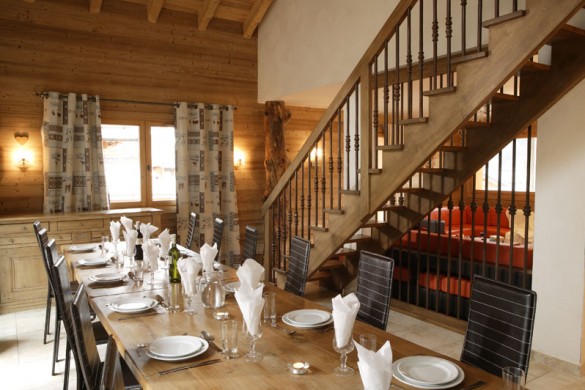 Chalet Laetitia dining, Meribel