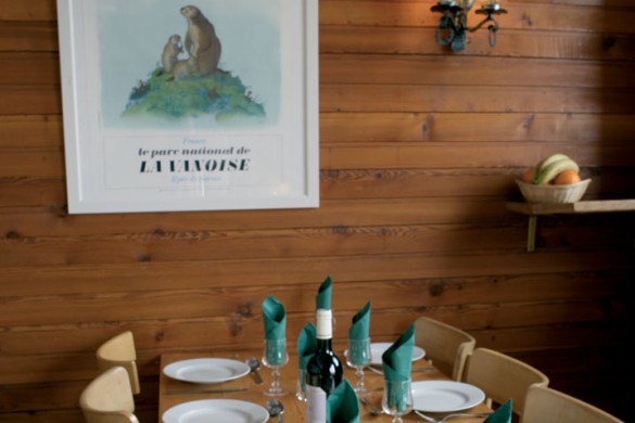 Chalet Les Martins B dining table, Tignes