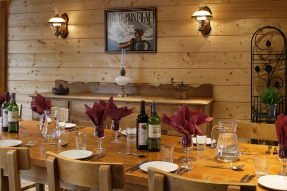 Chalet Les Rouses dining, Les Deux Alpes