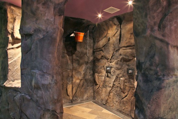 Chalet Phoenix shower, Val Thorens