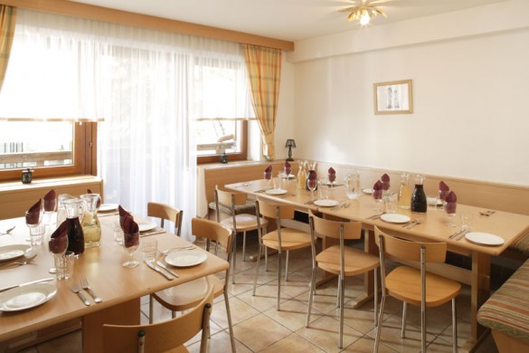 Chalet Pia dining, St Anton
