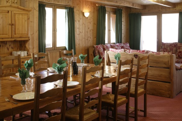 Chalet Roussette dining, La Plagne