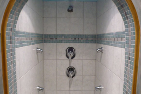 Chalet Stoanerhof shower, Mayrhofen