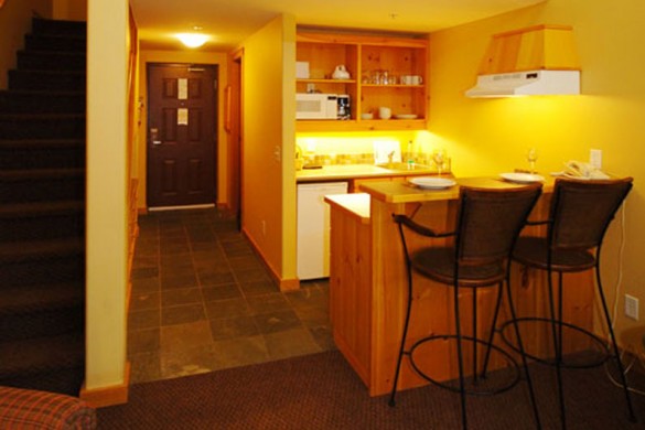 Hotel Chateau Big White, kitchen, Big white