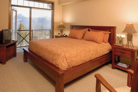 Condo Glacier and Mountaineer Lodges, bed, Kicking Horse