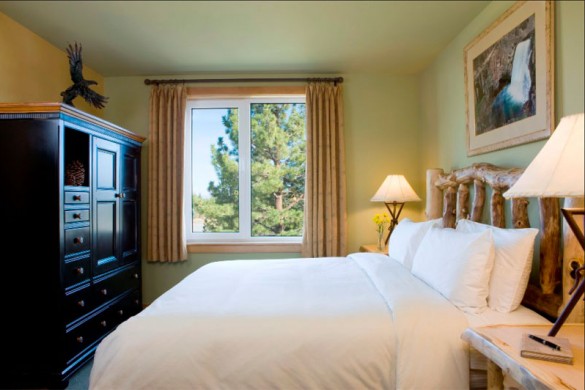 Condo Juniper Springs Resort bed, Mammoth