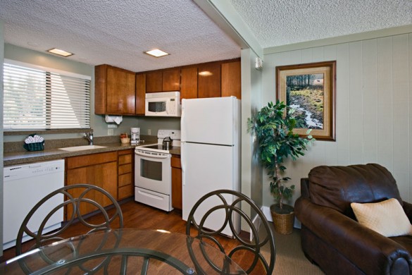 Condo Lakeland Village kitchen, Heavenly