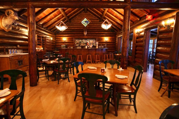 Deer Lodge, dining, Lake Louise