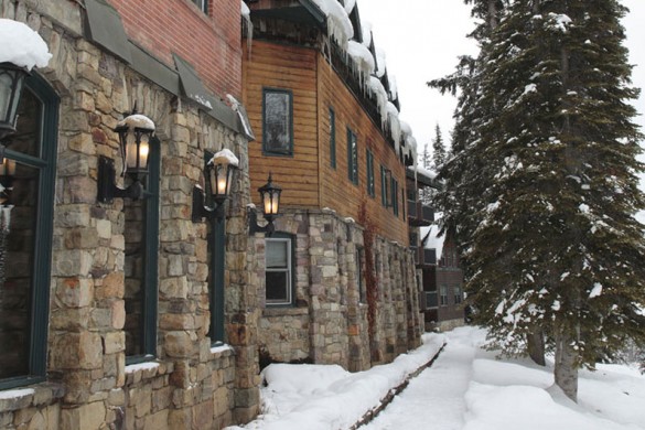 Deer Lodge, ext, Lake Louise