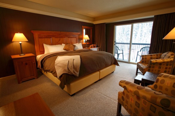 Deer Lodge, bed, Lake Louise