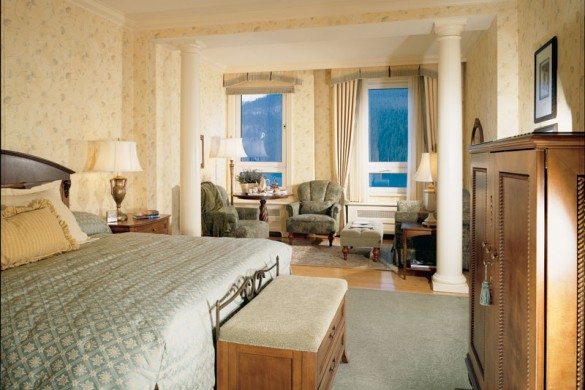 Fairmont Chateau, bed, Lake Louise
