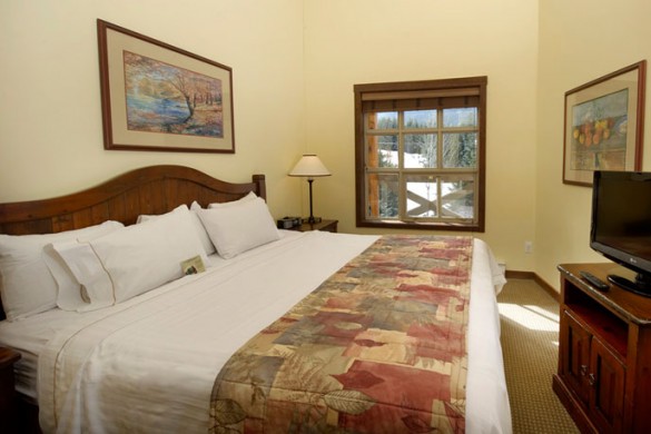 Hotel & Condo Coast Blackcomb Suite, bed, Whistler