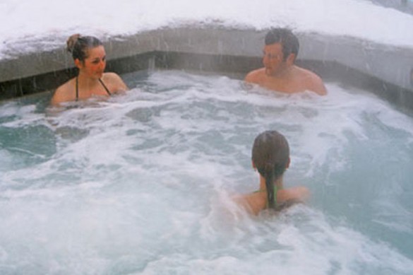 Hotel & Condo Crystal Lodge, hot tub, Whistler