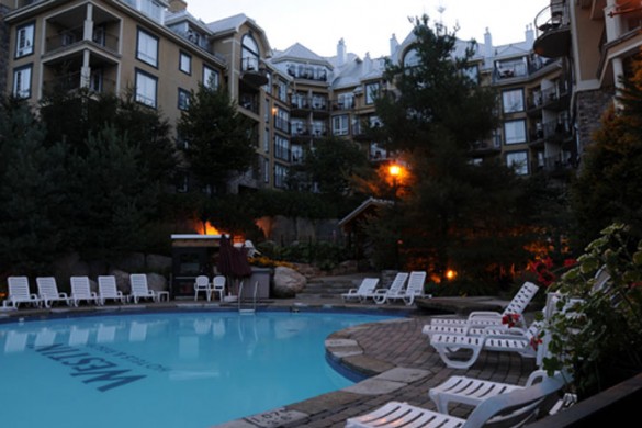 Hotel and Condo Le Westin, pool, Tremblant
