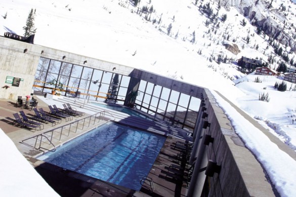 Hotel and Condos Cliff Lodge and Spa pool view, Snowbird ski resort, USA