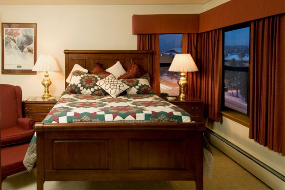 Hotel Condo River Mountain Lodge bed, Breckenridge
