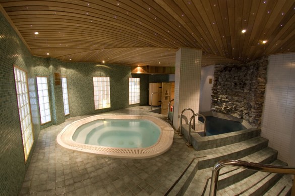 Hotel Crazy Raindeer, pool, Levitunturi