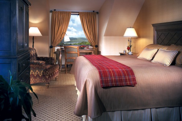 Hotel Fairmont Tremblant, bed, Tremblant
