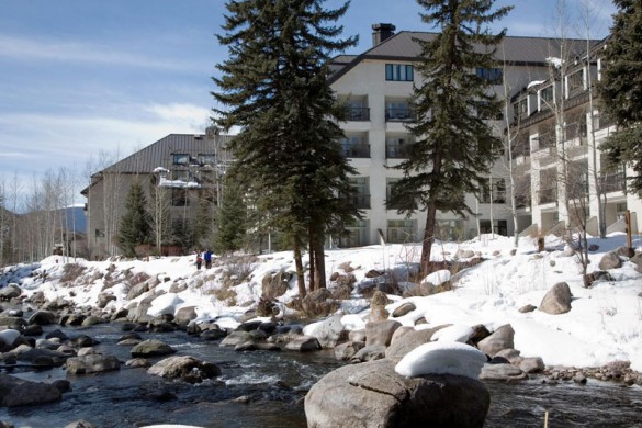 Hotel Vail Cascade Resort ext river, Vail