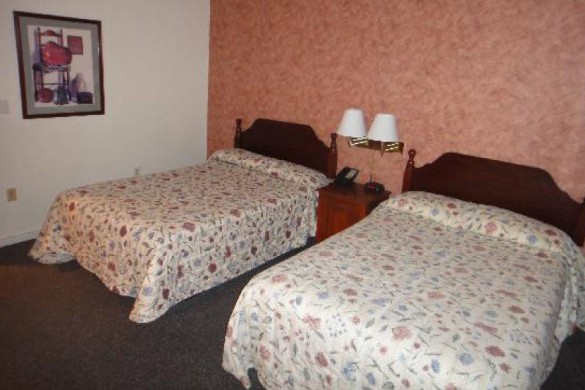 Inn of 6 Mountains bedroom, Killington