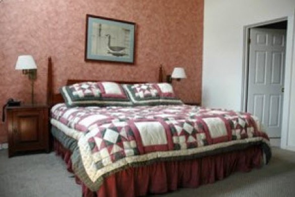 Inn of 6 Mountains bedroom, Killington