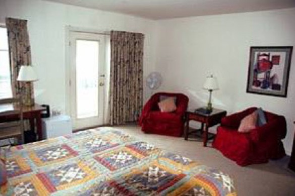 Inn of 6 Mountains bedroom, Killington