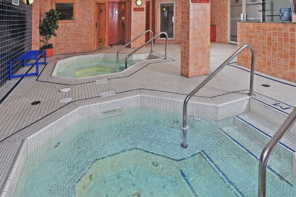 Ptarmigan Inn, pool, Banff & Lake Louise