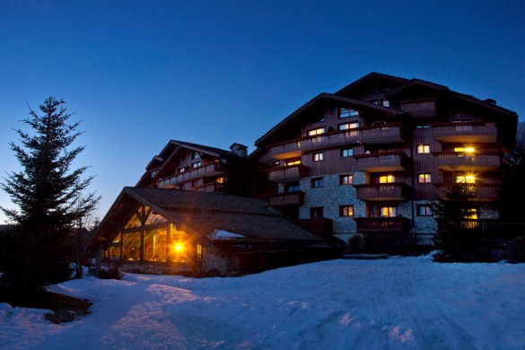 Residence Les Fermes de Meribel ext night, Meribel