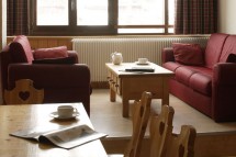 Chalet 2100a dining, Tignes