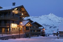 Chalet Aigle ext night, Tignes