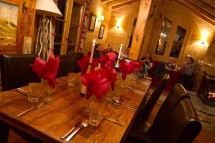 Chalet Ecureuil de Neige dining table, Courchevel