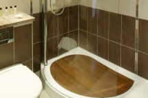 Chalet Laetitia shower, Meribel