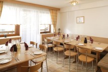 Chalet Pia dining, St Anton
