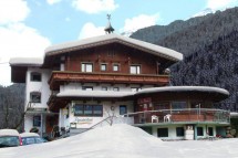 Chalet Stoanerhof ext, Mayrhofen