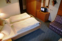Chalet Stoanerhof sofa bed room, Mayrhofen