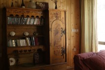 Chalet Val Rogoney bookcase, Val D'Isere